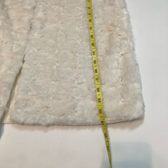 Faux-fur Sweater Vest - Picture 6 of 7